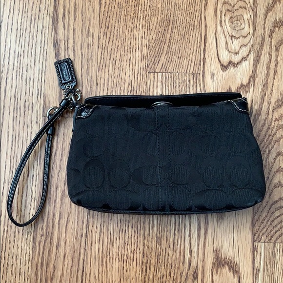Coach Handbags - Coach wristlet